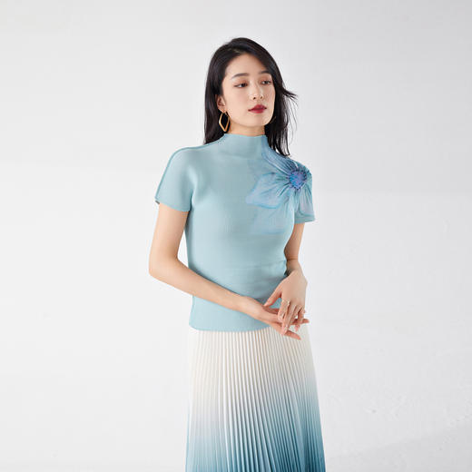 「自」全新升级【铂金会员183/天猫249/差价66】(13840)洛诗琳新款印花Ｔ恤2025夏季高级感修身弹力气质百搭上衣 商品图1