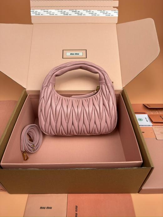miumiu wander 羊皮革 hobo 手提包 小号 浅粉色（MM） 商品图7
