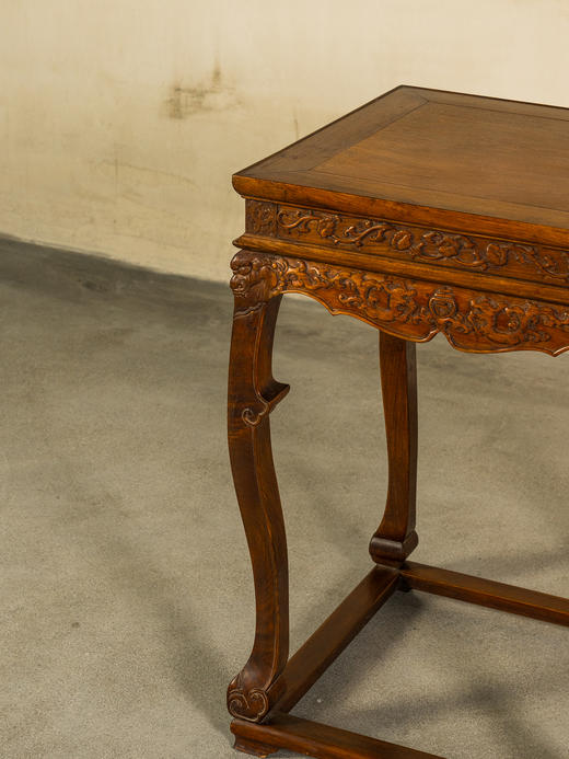 清 黄花梨高束腰螭龙捧寿三弯腿带托泥方香几 商品图3