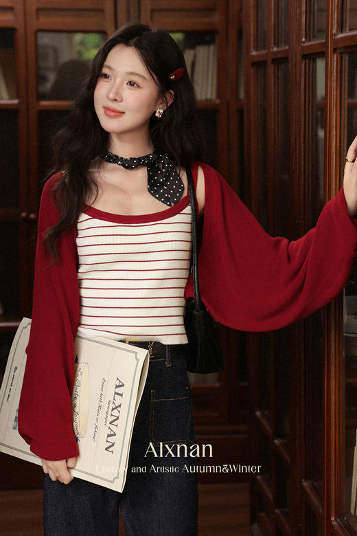 鹿向南「晨露玫瑰」法式复古红色针织开衫女早秋气质短款长袖外搭 商品图5