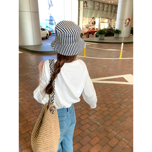 <曾小咸推荐>现货秒杀 ！微信超特价！袖口绣花镂空长袖T 日常149.99 立减80 秒杀69.99！！ 商品图4