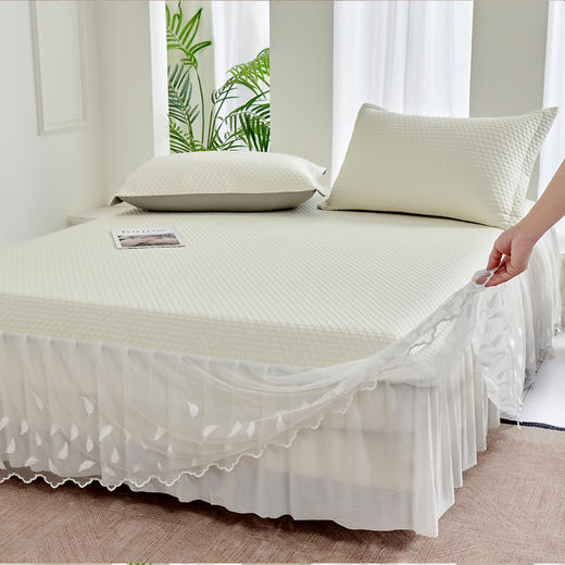 多喜爱 凉豆豆床裙三件套 丽斯(白/灰) 【凉感值0.28超国标86%】 【A类面料】【有效抗菌】【38cm床裙】【可水洗机洗】【柔软可折叠】按摩颗粒加厚三明治结构 商品图2