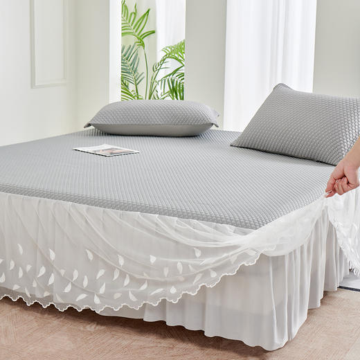 多喜爱 凉豆豆床裙三件套 丽斯(白/灰) 【凉感值0.28超国标86%】 【A类面料】【有效抗菌】【38cm床裙】【可水洗机洗】【柔软可折叠】按摩颗粒加厚三明治结构 商品图7