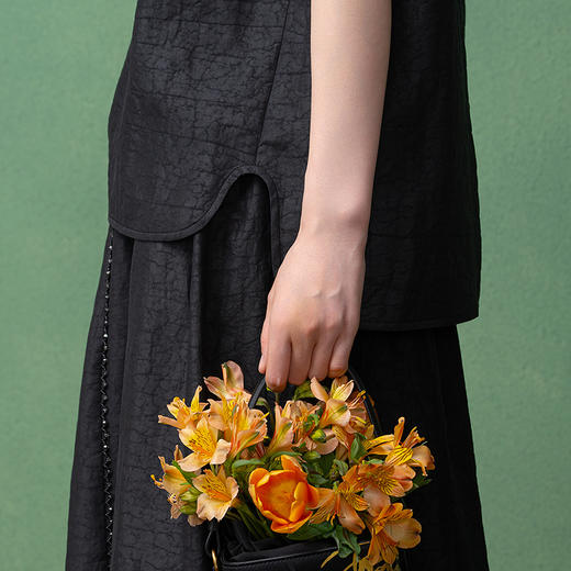 【林栖设计小店】（现货）【非遗香云纱】桑蚕丝衬衣手工串珠2025秋季新款短袖上衣T1953242 商品图5