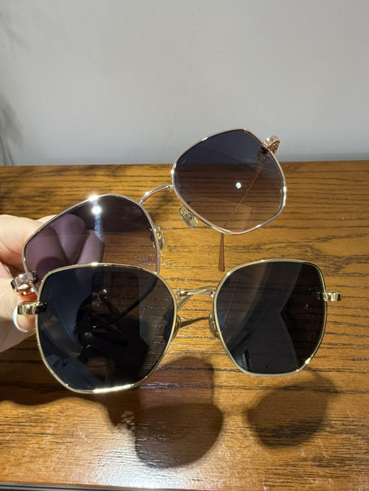 723-1 雕 25新款 碟型 镂空字母镜腿 稳当带鼻拖 墨镜 太阳镜 炒鸡帅酷 拽姐 商品图0