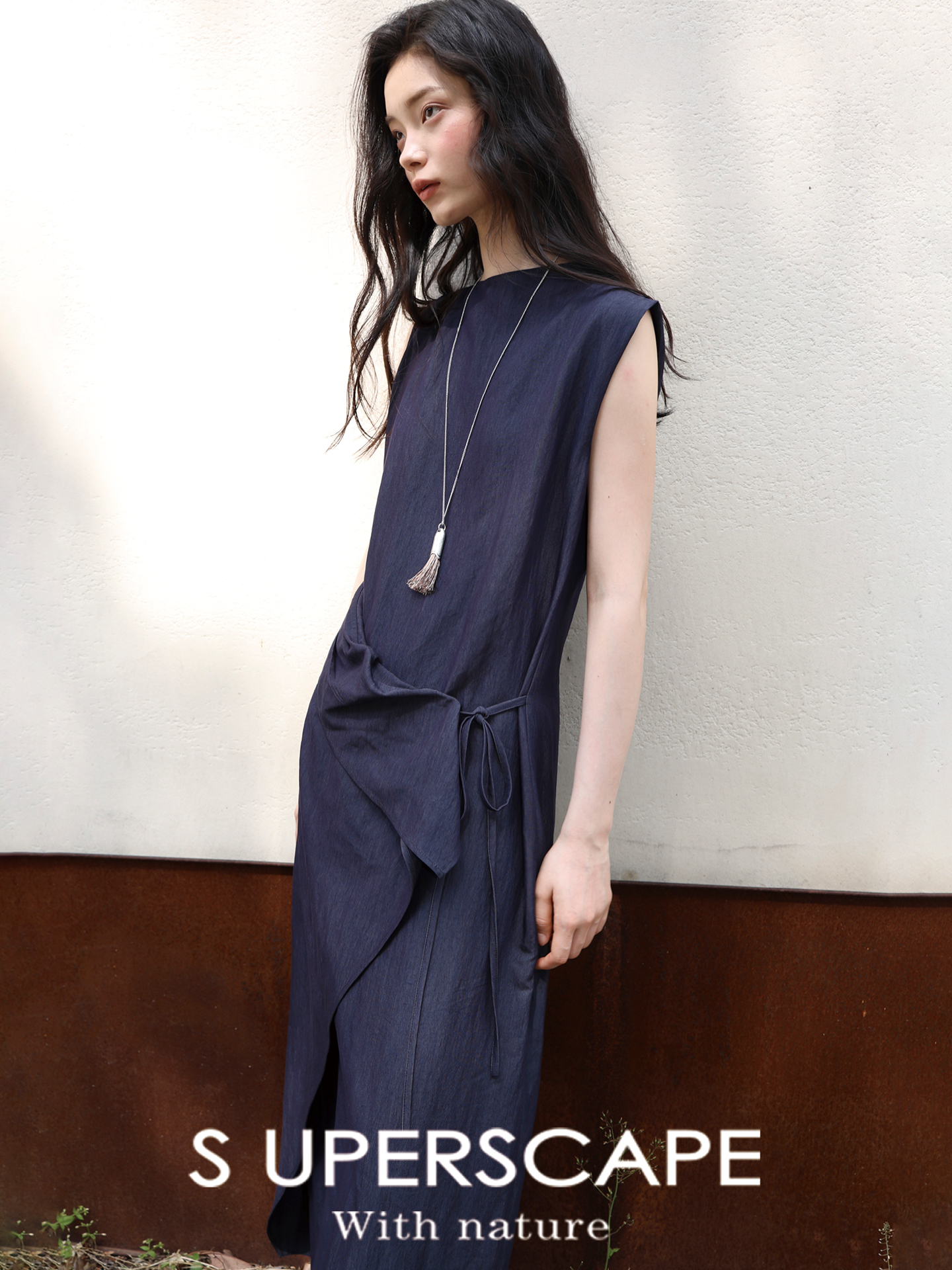 素舶 环保仿牛仔面料舒适透气通勤牛仔蓝搭片无袖背心裙