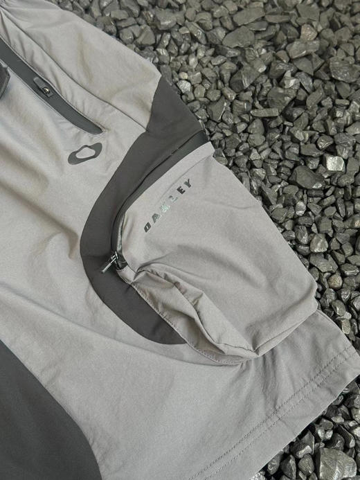 原单正品 Oakley 欧克利 夏季必备压胶拉链口袋弹性腰带 拼接拼色工装机能短裤 男女款

颜色：拼接色
尺码：S-XL 商品图7