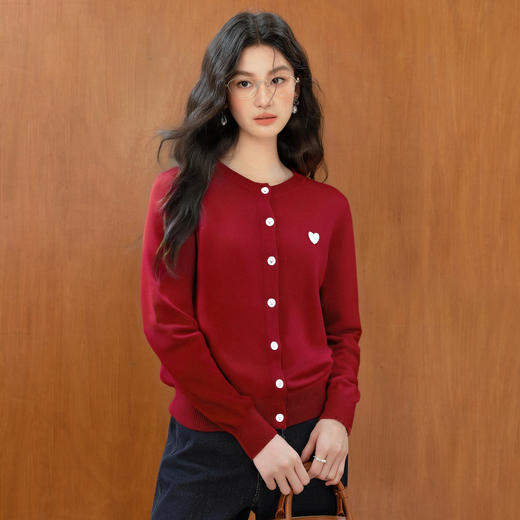 【严选】诗凡黎海岛长绒棉爱心圆领针织衫2025秋新款经典百搭柔软毛衣开衫7G7330941 商品图4