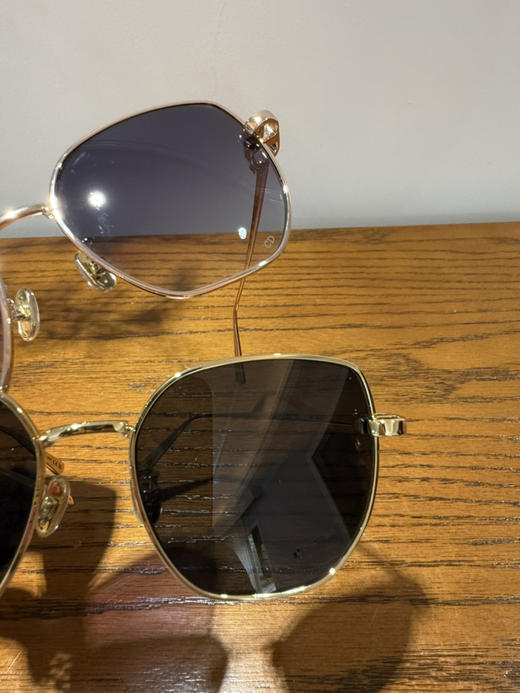 723-1 雕 25新款 碟型 镂空字母镜腿 稳当带鼻拖 墨镜 太阳镜 炒鸡帅酷 拽姐 商品图1