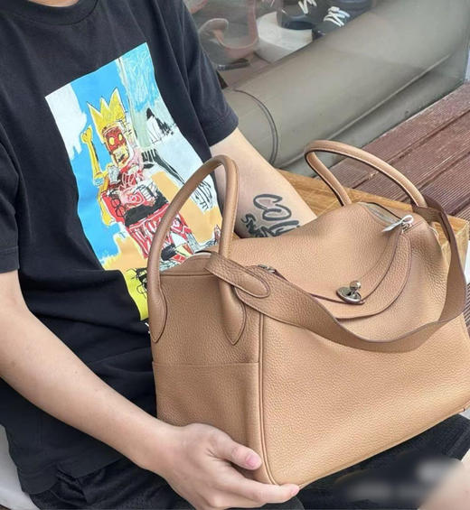 爱马仕 Lindy34 饼干色 Togo皮 单肩包 商品图1