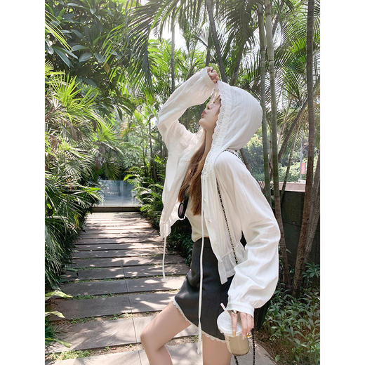 <曾小咸推荐>3.23现货秒杀 ！微信超特价！韩系连帽花边衬衫 日常189.99 立减100 秒杀89.99！！ 商品图1