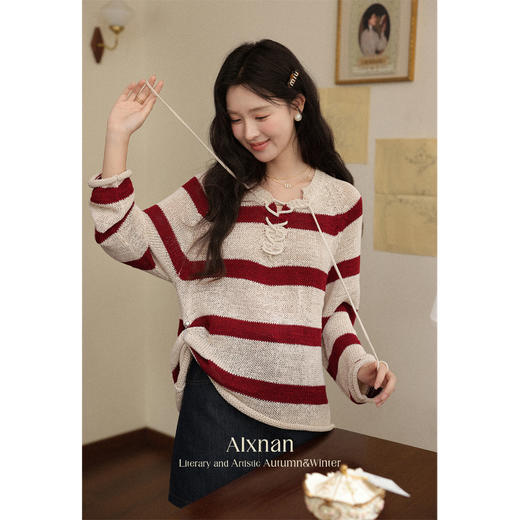 鹿向南「复古元素」复古红色镂空条纹针织衫女初秋慵懒风长袖上衣 商品图3