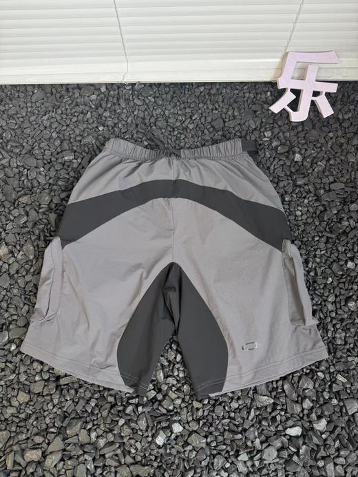 原单正品 Oakley 欧克利 夏季必备压胶拉链口袋弹性腰带 拼接拼色工装机能短裤 男女款

颜色：拼接色
尺码：S-XL 商品图1
