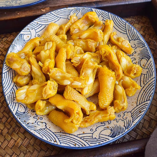  💰29.9到手4大包【陈友味 去骨鸡脚筋】 💥脆到炸裂➕筋韧肉香，一口一个嘎嘣脆🔥爽到跺脚，追剧、聚会都超合适 ✅经典盐焗风味➕秘制山椒风味，盐焗味咸香入魂，山椒味酸辣带劲，双倍快乐 商品图4