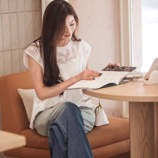 【林栖设计小店】（现货）生活在左镂空提花套头毛衣优雅多色透气显瘦2025早秋新款T恤上衣女G1953322 商品图3