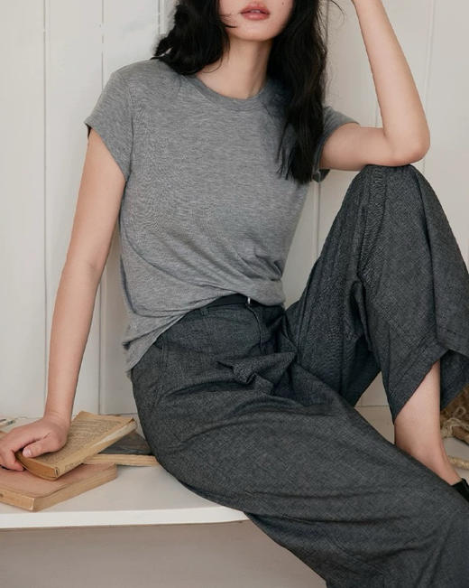 直发【 9962】面料里都是顶级进口成分 the row的天丝羊毛短袖 商品图1