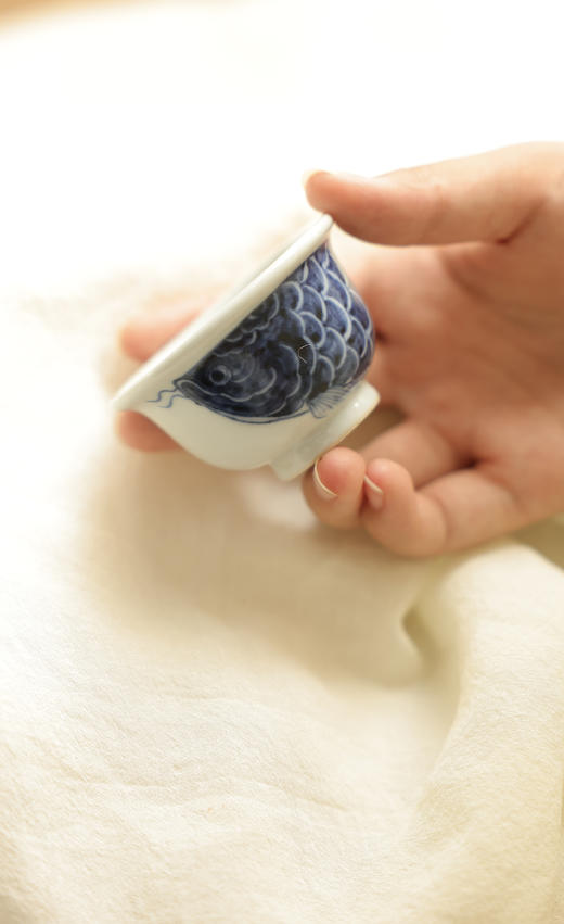 【元岚堂】元青花釉里红龙鱼迷你压手杯满容约50cc 商品图2