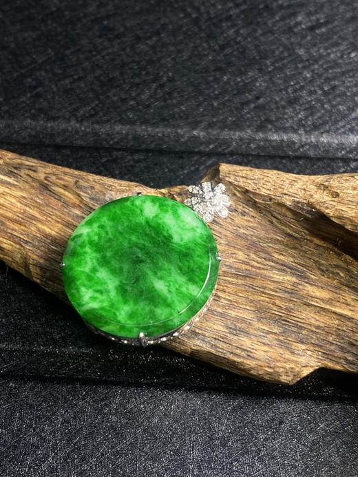 【FC0006】18K金镶嵌翡翠阳绿圆牌吊坠 色泽阳绿 商品图1