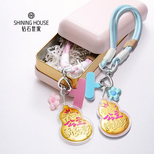 【臻选福利】【限时限量】【实物商品】钻石世家 足金饰品 “公主请发财” 黄金包挂礼盒 20mg  （预计3-5天发货）钜惠价产品 非质量问题不可无理由退换货 商品图3