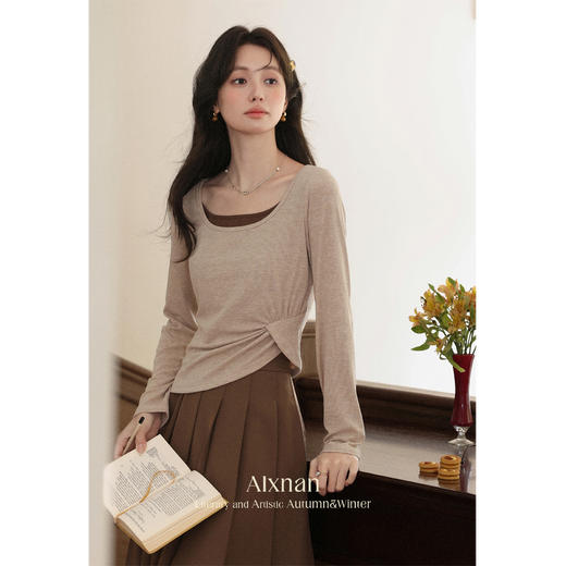 鹿向南「秋日邂逅」不规则卡其色圆领T恤女秋季收腰显瘦长袖上衣 商品图1