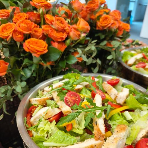 【甜久荟】中西自助餐 5冷菜6热菜2主食1点心 水果品牌软饮 中西口味可调整  适合30人起的活动 含配送上门摆台道具和现场服务 提前一周预定 急单请询客服 价格限上海含郊区 商品图4