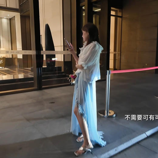 清仓捡漏 LINCHAOZHANG LQ250063 淡蓝色手工带半裙LC250111 淡蓝色一字肩衬衫 商品图3