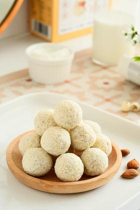 📢新品上市‼️拍3送1👉入口软糯香甜的【朴食有方-七白爆浆杏仁丸】外酥脆里🔥爆浆😻1颗丸子=7种白色食材💥这个夏天越吃越白😎🌟四层渐变口感，吃上一口难以忘怀