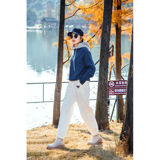 白色加绒卫裤 商品图0