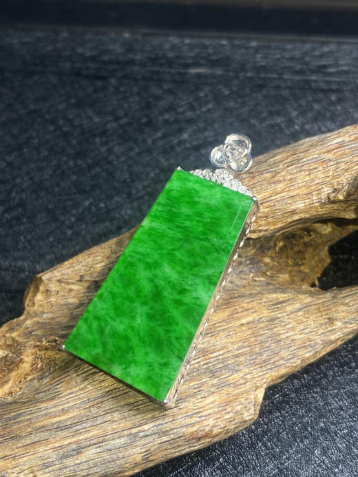 【FC0008】18K金镶嵌翡翠阳绿无事牌吊坠 色阳完美  款式简约大方 商品图3