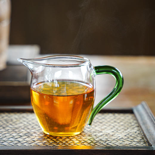 18年陈老生茶2007年头春茶，原勐海茶厂高级茶技师，7549批次研发制作发起人:陈金秀女士全程监制；【中期茶的天花板】357g/饼  7饼/提 商品图4