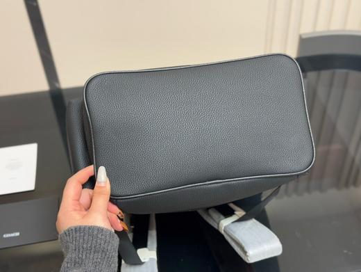 D072436男士双肩包牛皮 超高清五金logo标志背包 商品图8