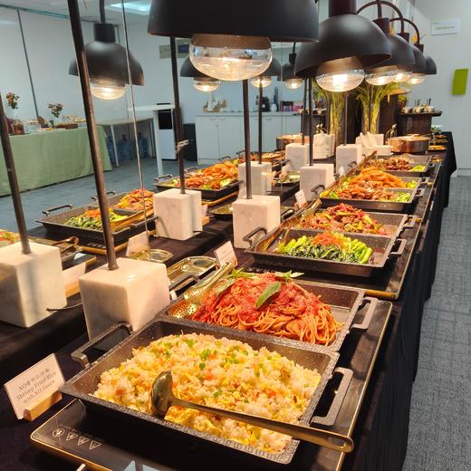 【甜久荟】中西自助餐 5冷菜6热菜2主食1点心 水果品牌软饮 中西口味可调整  适合30人起的活动 含配送上门摆台道具和现场服务 提前一周预定 急单请询客服 价格限上海含郊区 商品图10