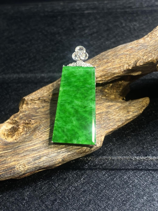【FC0008】18K金镶嵌翡翠阳绿无事牌吊坠 色阳完美  款式简约大方 商品图0