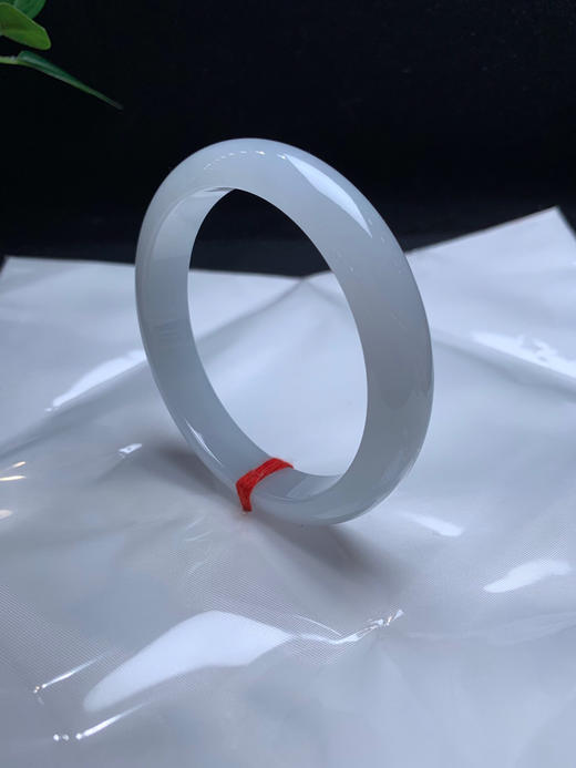 620597，60白月光手镯，整体清新干净，底子细腻 商品图2