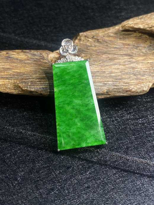 【FC0008】18K金镶嵌翡翠阳绿无事牌吊坠 色阳完美  款式简约大方 商品图1