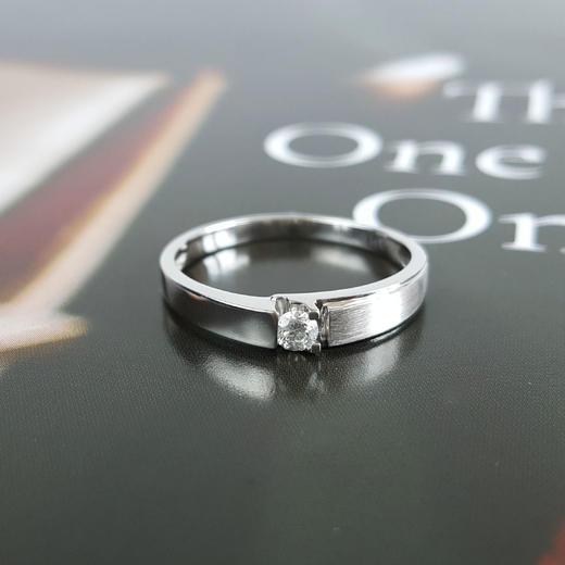【天然正品】AU750白金经典时尚款0.091克拉钻石戒指14号（皆取最大值）女士现售价：1880！特价150725TJ11 商品图5
