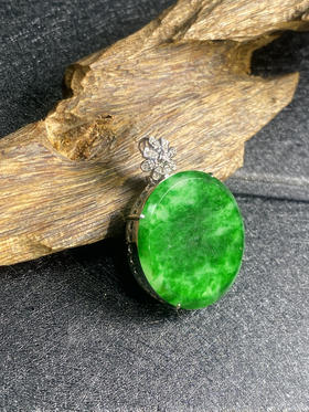 【FC0006】18K金镶嵌翡翠阳绿圆牌吊坠 色泽阳绿