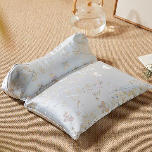 花草养身枕（三角枕+小方枕） | 中草植物古方做枕，丝滑绸缎面料，躺15min=按摩2小时 商品图1