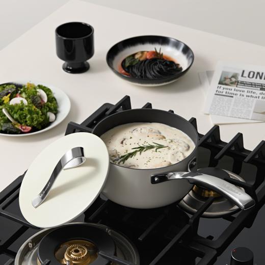 温仑山Velosan 自由丝带系列不粘锅 炒锅/煎锅/奶锅/汤锅 石头级硬度+超轻设计，随意煎炒不粘锅；流线型丝带造型设计兼具艺术与现代功能性；燃气灶，电磁炉，‪电陶炉，洗碗机可用；内外不粘，一擦即净 商品图9