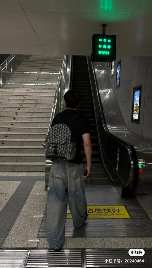 D072431大容量满印老花双肩背包男女同款 商品图2