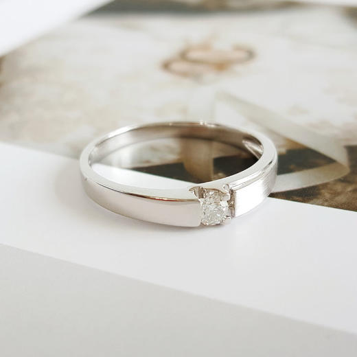 【天然正品】AU750白金经典时尚款0.091克拉钻石戒指14号（皆取最大值）女士现售价：1880！特价150725TJ11 商品图3