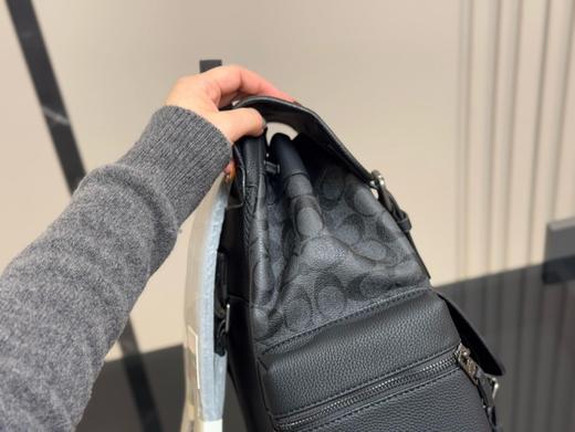 D072436男士双肩包牛皮 超高清五金logo标志背包 商品图5