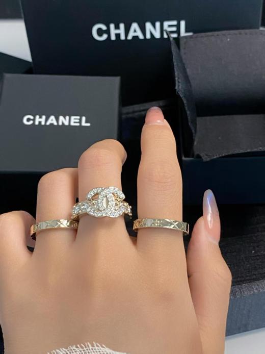 CHANEL香奈儿25P春夏镶嵌设计浅金色水钻双C菱格戒指 男女同款情侣款（XTY） 商品图2