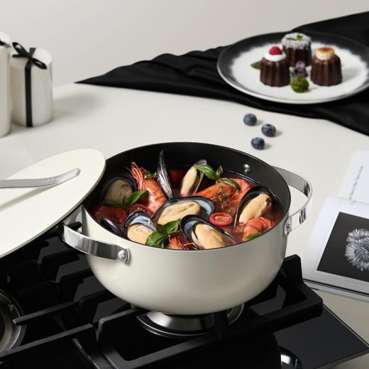 温仑山Velosan 自由丝带系列不粘锅 炒锅/煎锅/奶锅/汤锅 石头级硬度+超轻设计，随意煎炒不粘锅；流线型丝带造型设计兼具艺术与现代功能性；燃气灶，电磁炉，‪电陶炉，洗碗机可用；内外不粘，一擦即净 商品图6