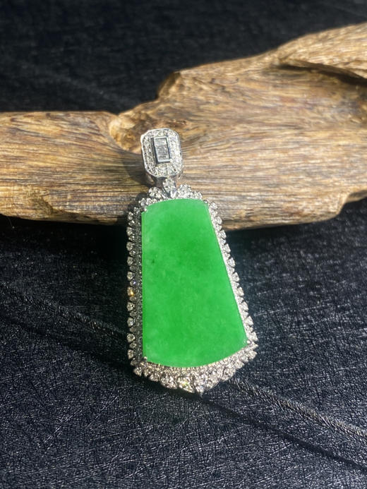 【FC0007】18K金镶嵌翡翠阳绿无事牌吊坠 种好色阳  款式精美 商品图1