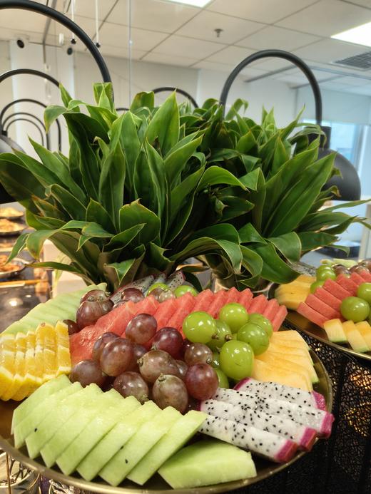 【甜久荟】中西自助餐 5冷菜6热菜2主食1点心 水果品牌软饮 中西口味可调整  适合30人起的活动 含配送上门摆台道具和现场服务 提前一周预定 急单请询客服 价格限上海含郊区 商品图6