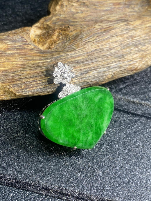 【FC0009】18K金镶嵌翡翠阳绿心形吊坠 色阳完美  款式简约大方 商品图3