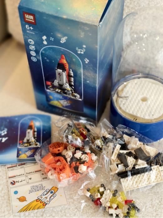 🔥暑期拼这个❗航空迷出动❗亏清39.9💰【太空飞船音乐盒儿童积木玩具】 ✅260+颗粒，做工精细堪比乐高 ✅高品质3C认证 ✅积木+✨音乐盒+灯带 ✅自带防尘罩，❤️可旋转展示！ 商品图1