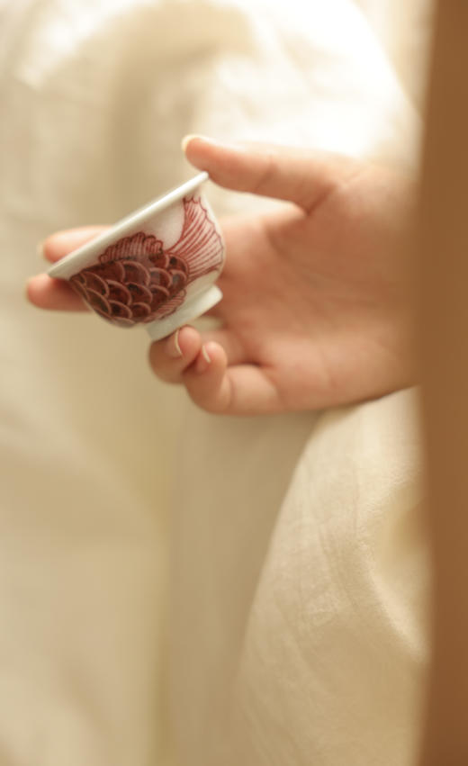 【元岚堂】元青花釉里红龙鱼迷你压手杯满容约50cc 商品图8