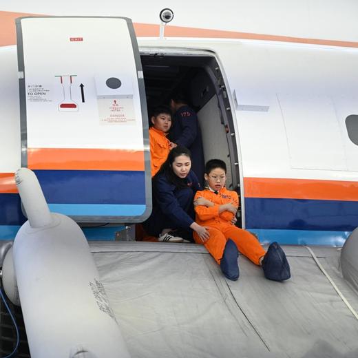 【2026寒假】广州·蓝天科技7天6晚独立冬令营| 探秘白云机场+实体飞机机库、体验模拟飞行+直升机真实飞行，航空与警训双重收获！ 商品图4